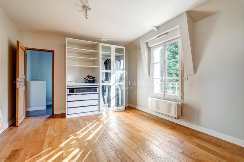 Maison - 318 m² - 10 pièces