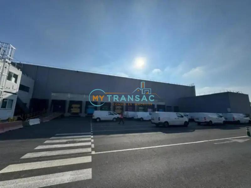 Entrepôt - 9 456 m²