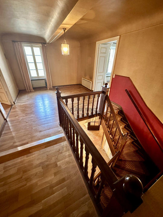 Maison - 220 m² - 8 pièces