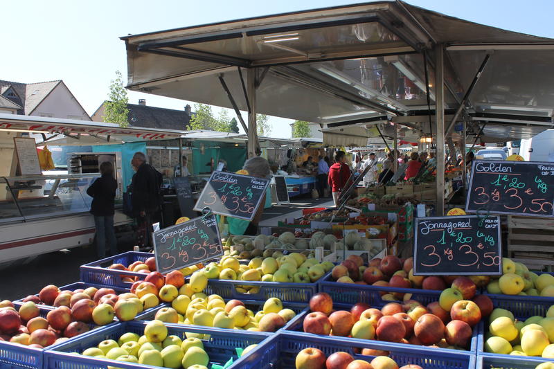 Marché le jeudi matin à la Suze-sur-Sarthe