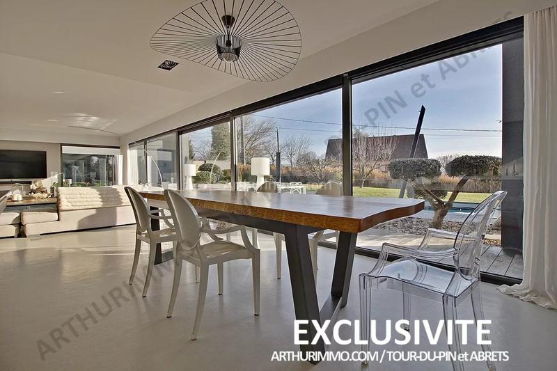 Maison - 222 m² - 6 pièces