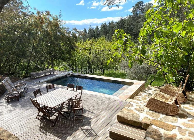 Propriété - 500 m² - 23 pièces