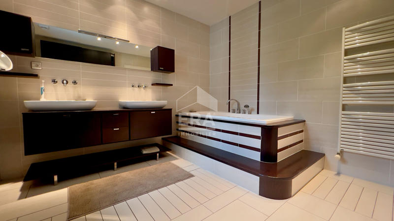 Maison - 167 m² - 6 pièces