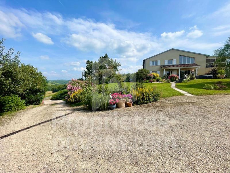 Maison - 210 m² - 7 pièces