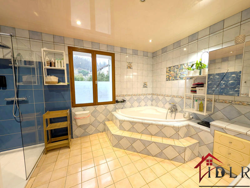 Maison - 290 m² - 9 pièces