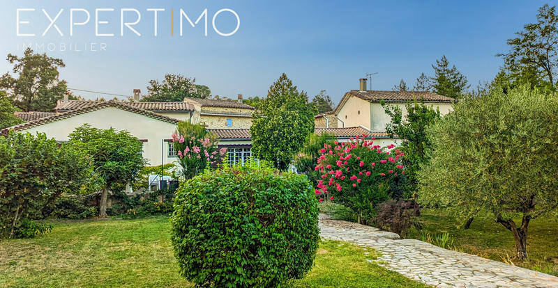 Maison - 307 m² - 10 pièces