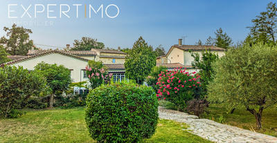 Maison - 307 m² - 10 pièces