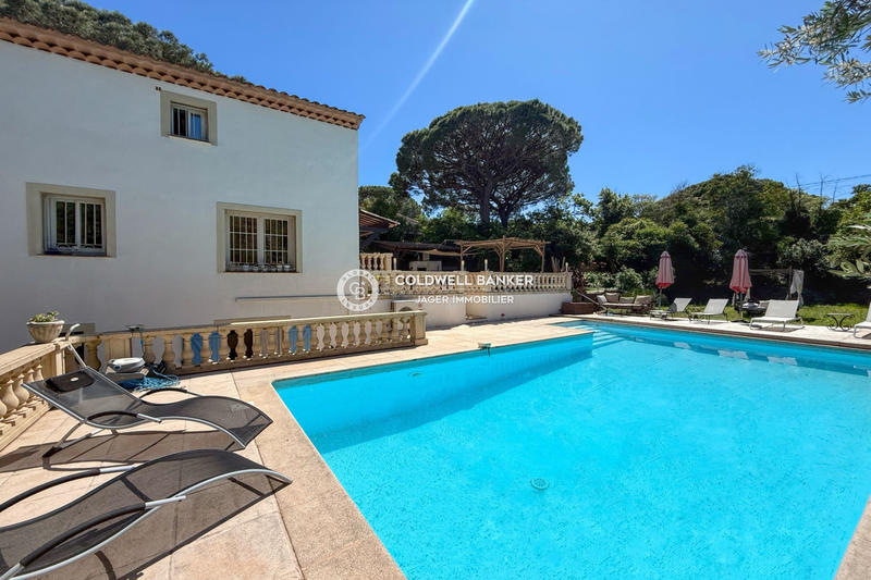 Villa - 206 m² - 6 pièces