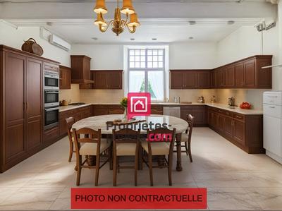 Maison - 270 m² - 8 pièces