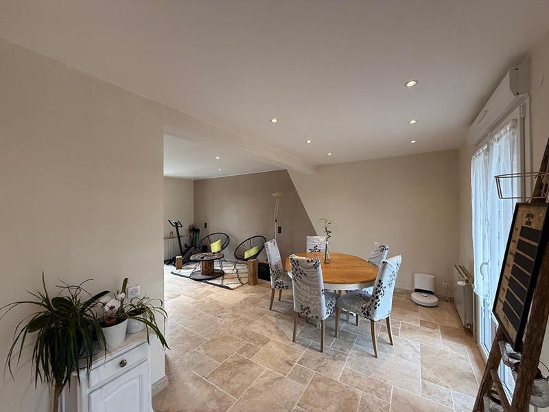 Maison - 1 294 m² - 5 pièces