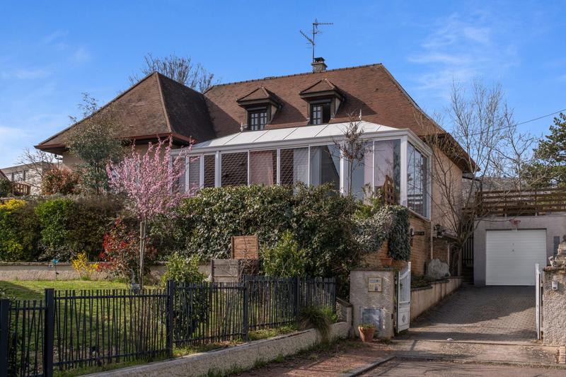 Maison - 145 m² - 5 pièces