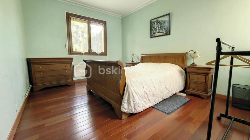 Maison - 225 m² - 9 pièces