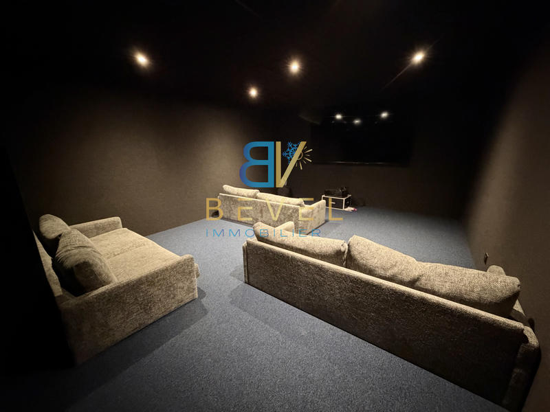 Châlet - 339 m² - 10 pièces