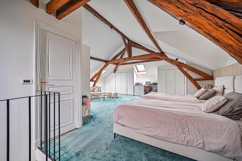 Maison - 418 m² - 9 pièces