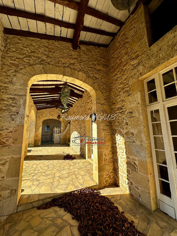 Maison - 510 m² - 11 pièces