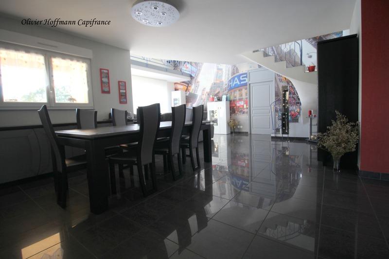 Maison - 234 m² - 9 pièces