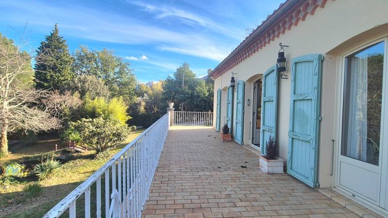 Propriété - 190 m² - 8 pièces