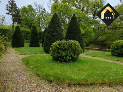 Maison - 1 062 m² - 13 pièces