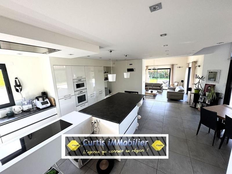 Maison - 145 m² - 6 pièces