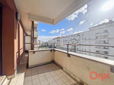 Appartement - 90 m² - 4 pièces