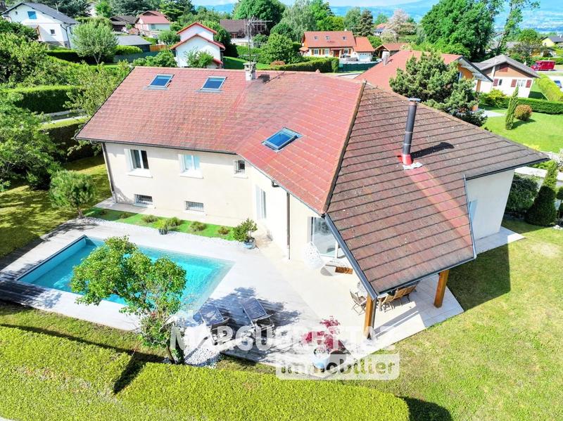 Maison - 266 m² - 8 pièces