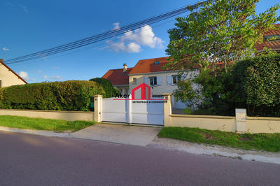 Maison traditionnelle - 188 m² - 7 pièces