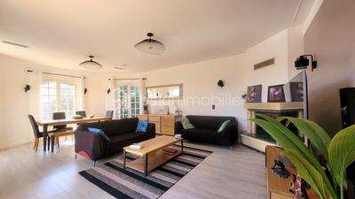 Propriété - 180 m² - 8 pièces