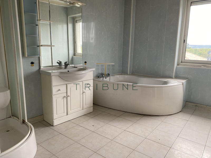 Maison - 253 m² - 8 pièces