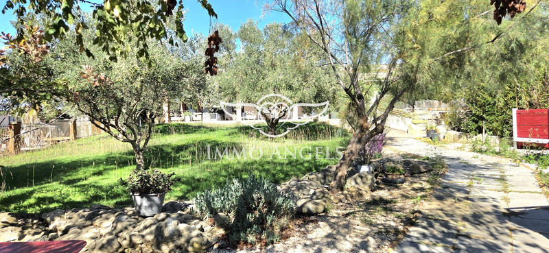 Mas - 240 m² - 13 pièces