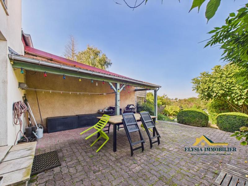 Maison - 229 m² - 8 pièces