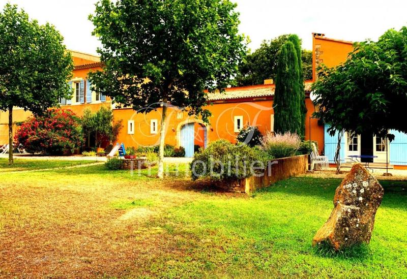 Propriété - 600 m²