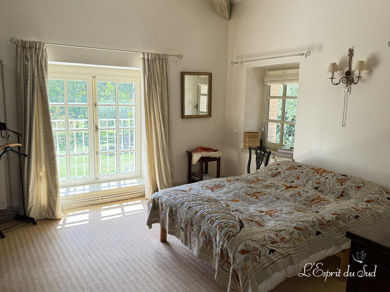 Maison - 251 m² - 9 pièces