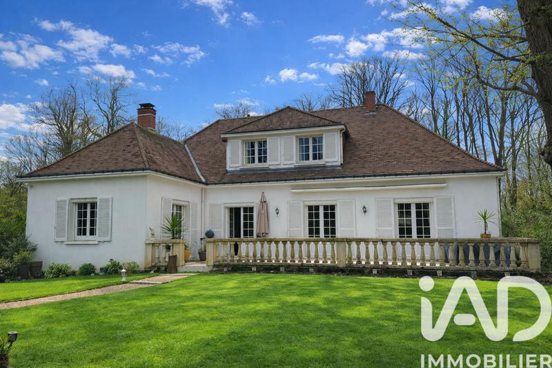 Maison - 240 m² - 10 pièces