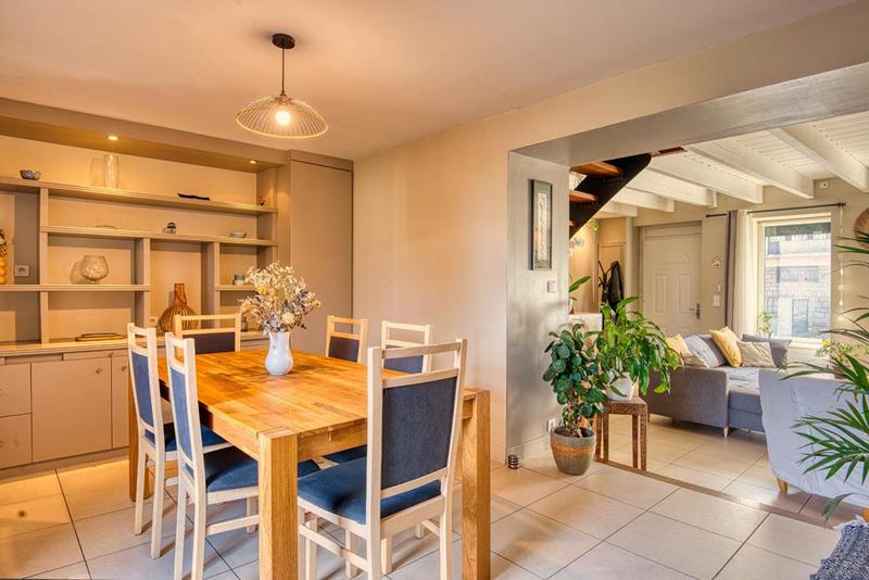 Maison - 99 m² - 5 pièces