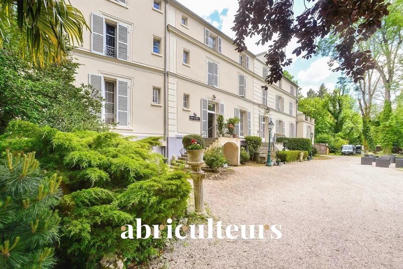 Château - 1 000 m² - 16 pièces