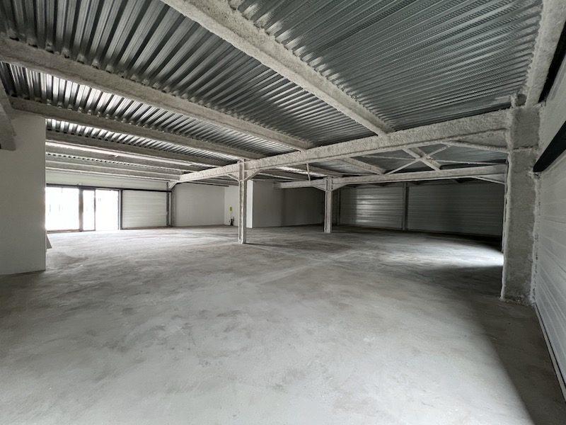 Local commercial - 697 m² - 5 pièces