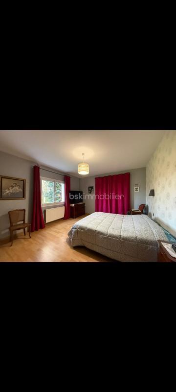 Propriété - 260 m² - 8 pièces