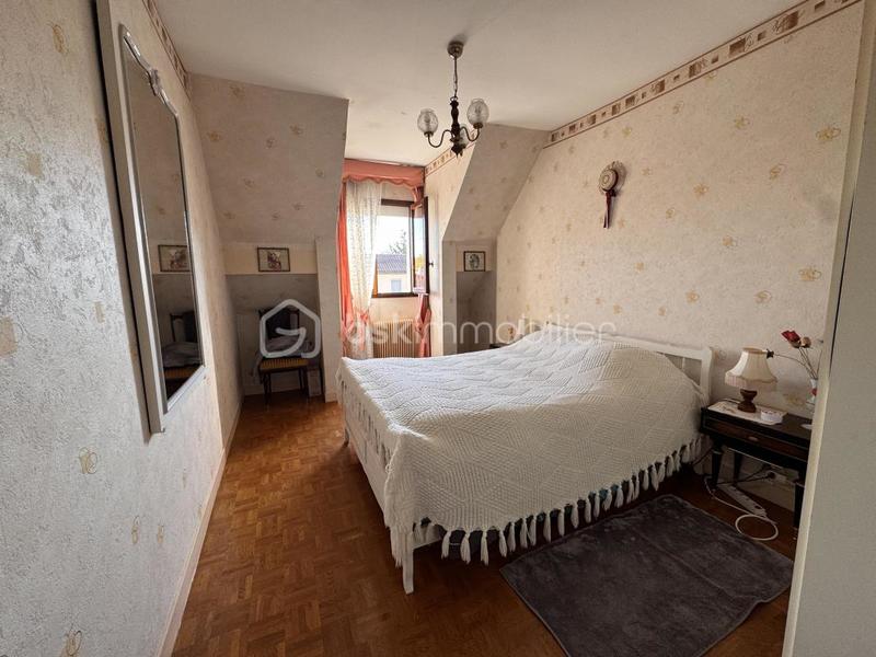 Maison traditionnelle - 168 m² - 9 pièces