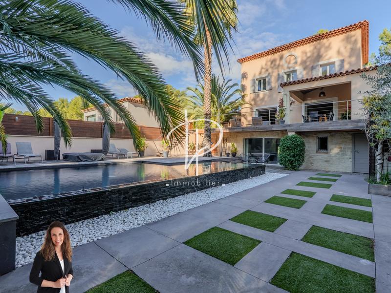 Villa - 291 m² - 8 pièces