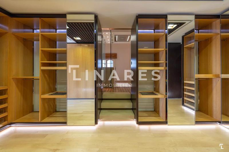 Maison - 570 m² - 7 pièces