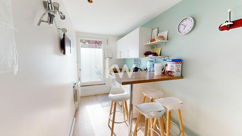 Local commercial - 180 m² - 10 pièces