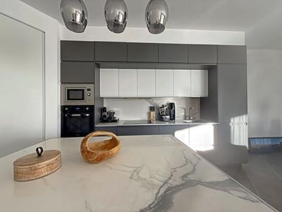 Appartement - 80 m² - 3 pièces