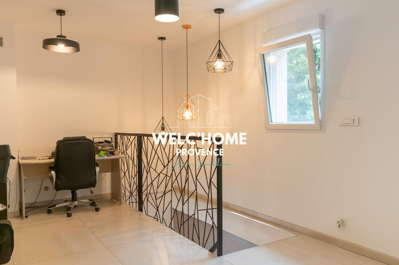 Maison - 235 m² - 7 pièces