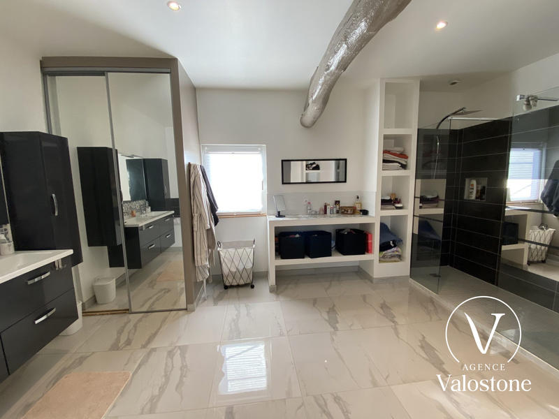 Maison - 198 m² - 6 pièces