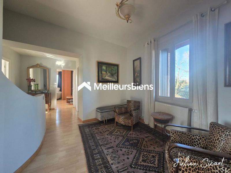 Propriété - 270 m² - 7 pièces