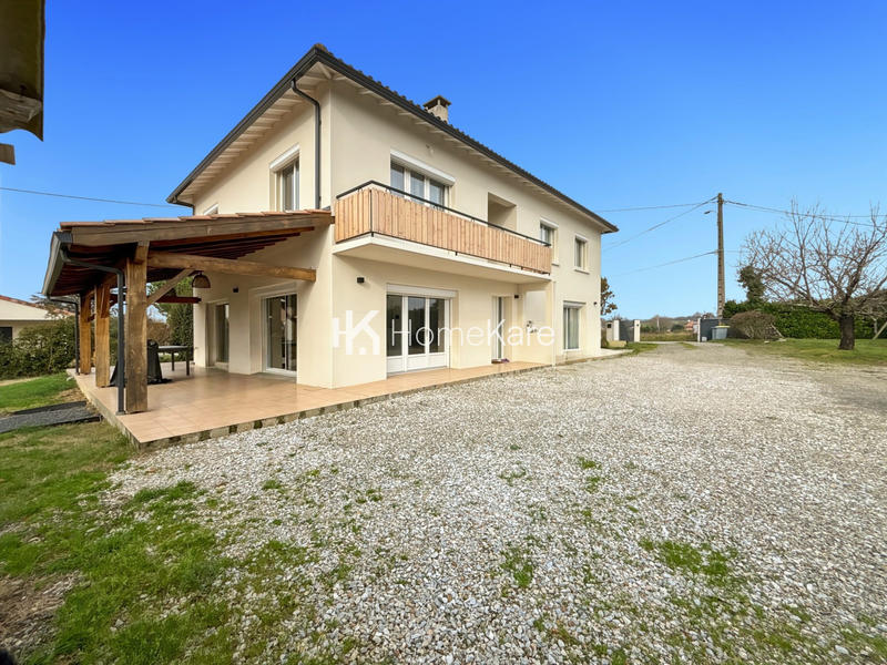 Maison - 211 m² - 6 pièces