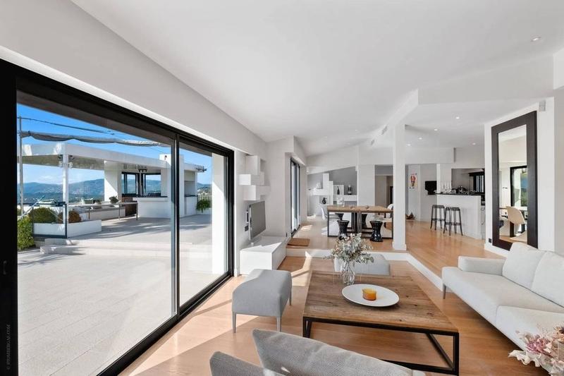 Villa - 300 m² - 8 pièces