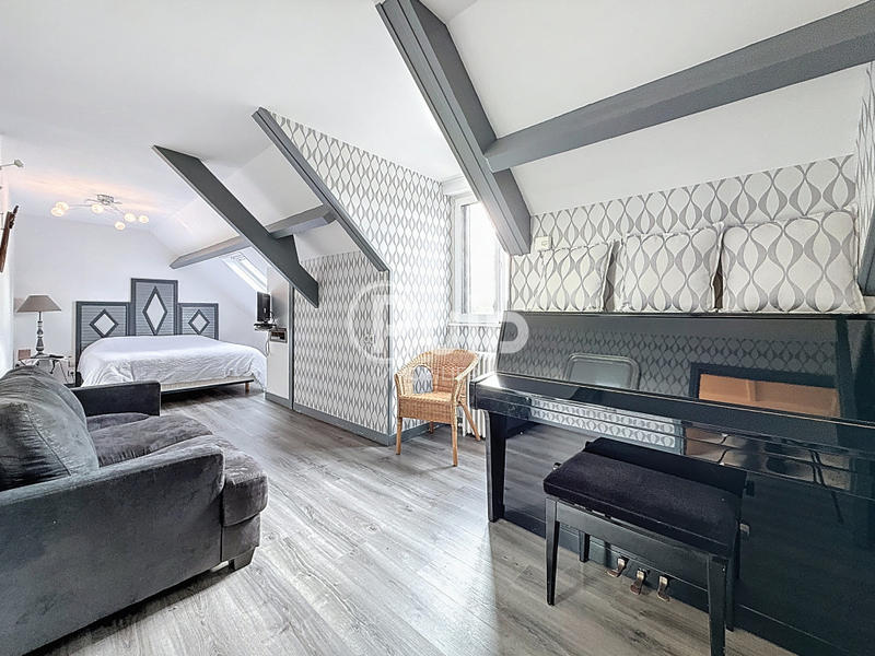 Pavillon - 207 m² - 12 pièces