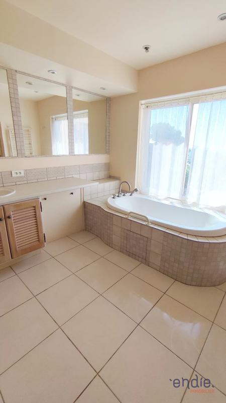 Maison - 228 m² - 6 pièces