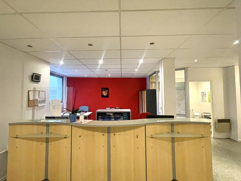 Local commercial - 215 m² - 10 pièces